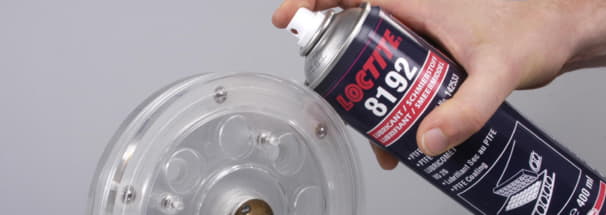 Нанесення Loctite 8192 на деталь Нанесення Loctite 8192 на деталь