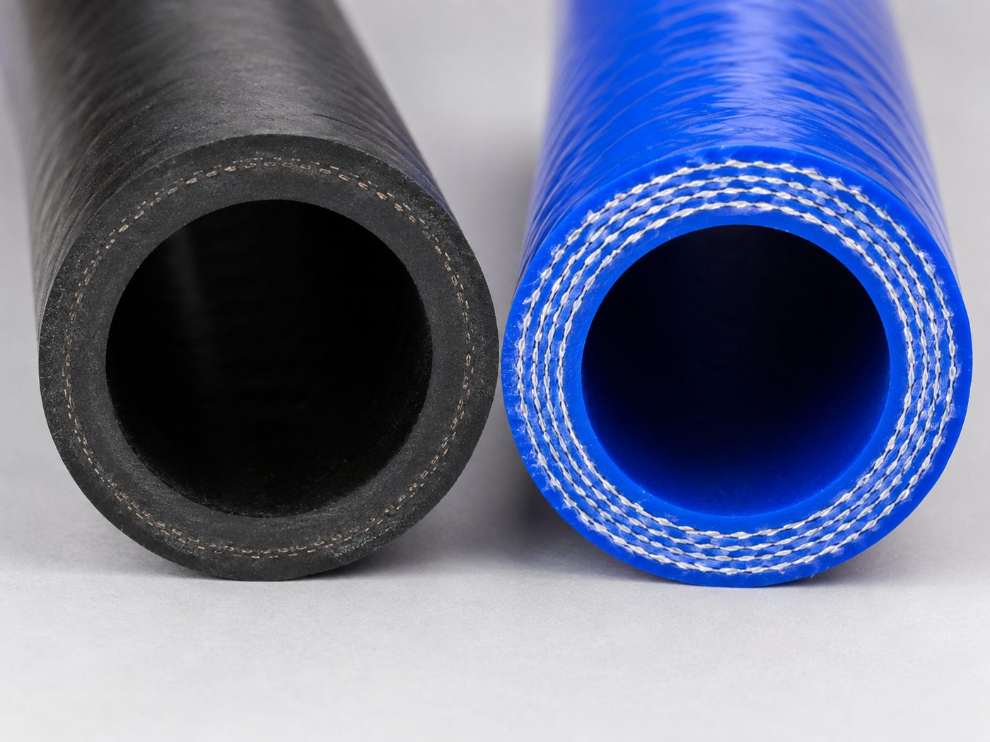 Зрізи патрубків: гума EPDM і армований силікон VMQ